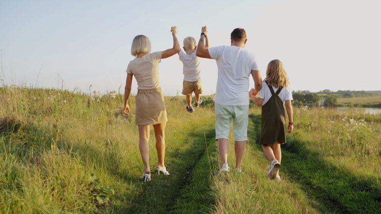 No te preocupes por el mundo que le dejas a tus hijos, preocúpate por los hijos que le dejas a este mundo