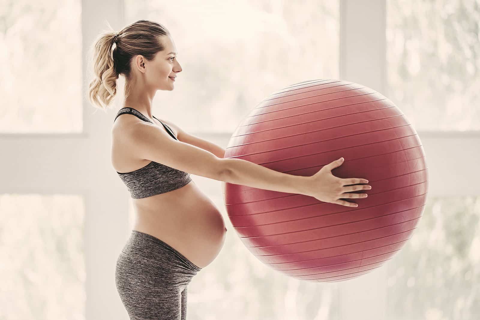 Ejercicios en pelota para embarazadas - Tips de Madre