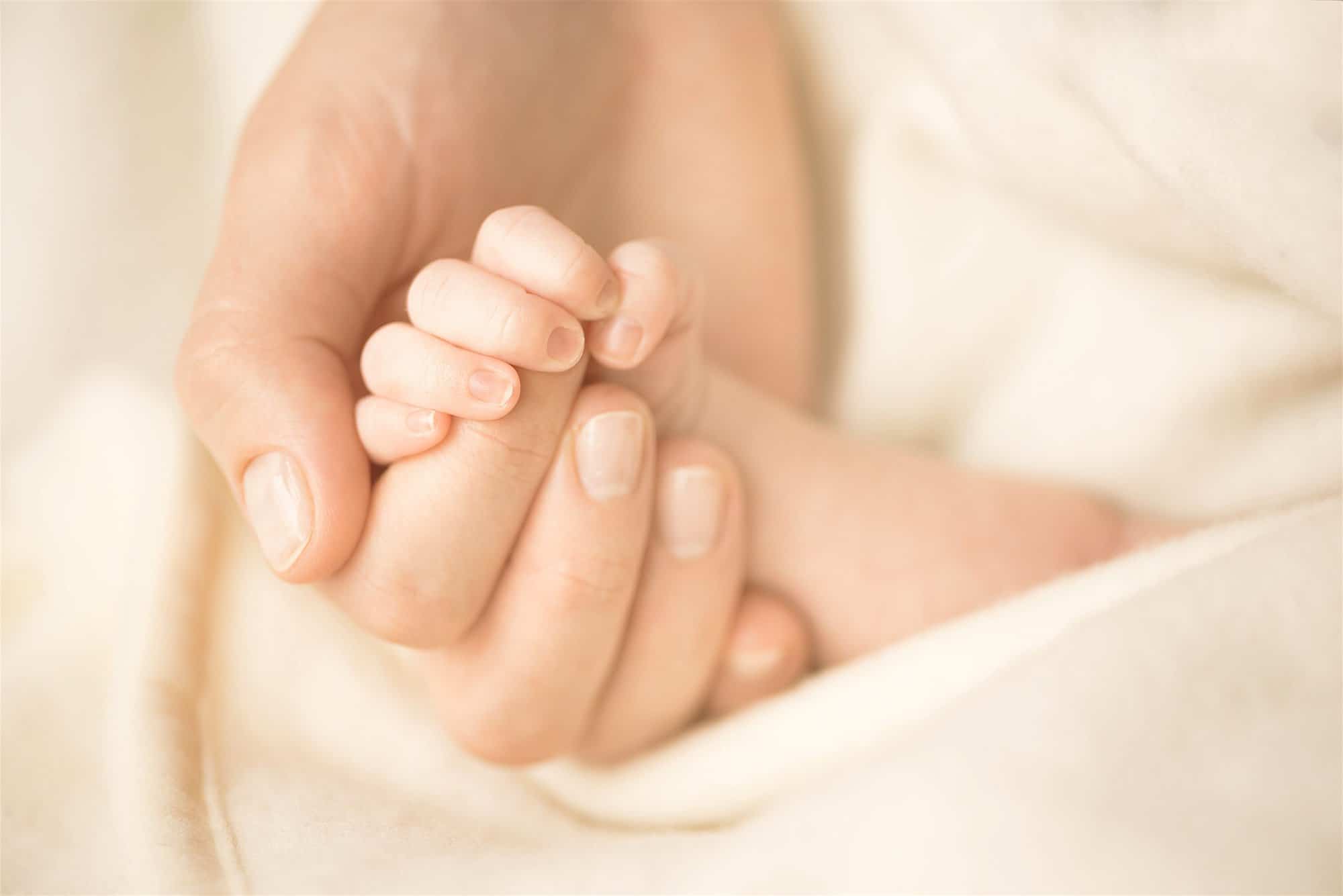 Cómo cortar las uñas del recién nacido - Criar con Sentido Común