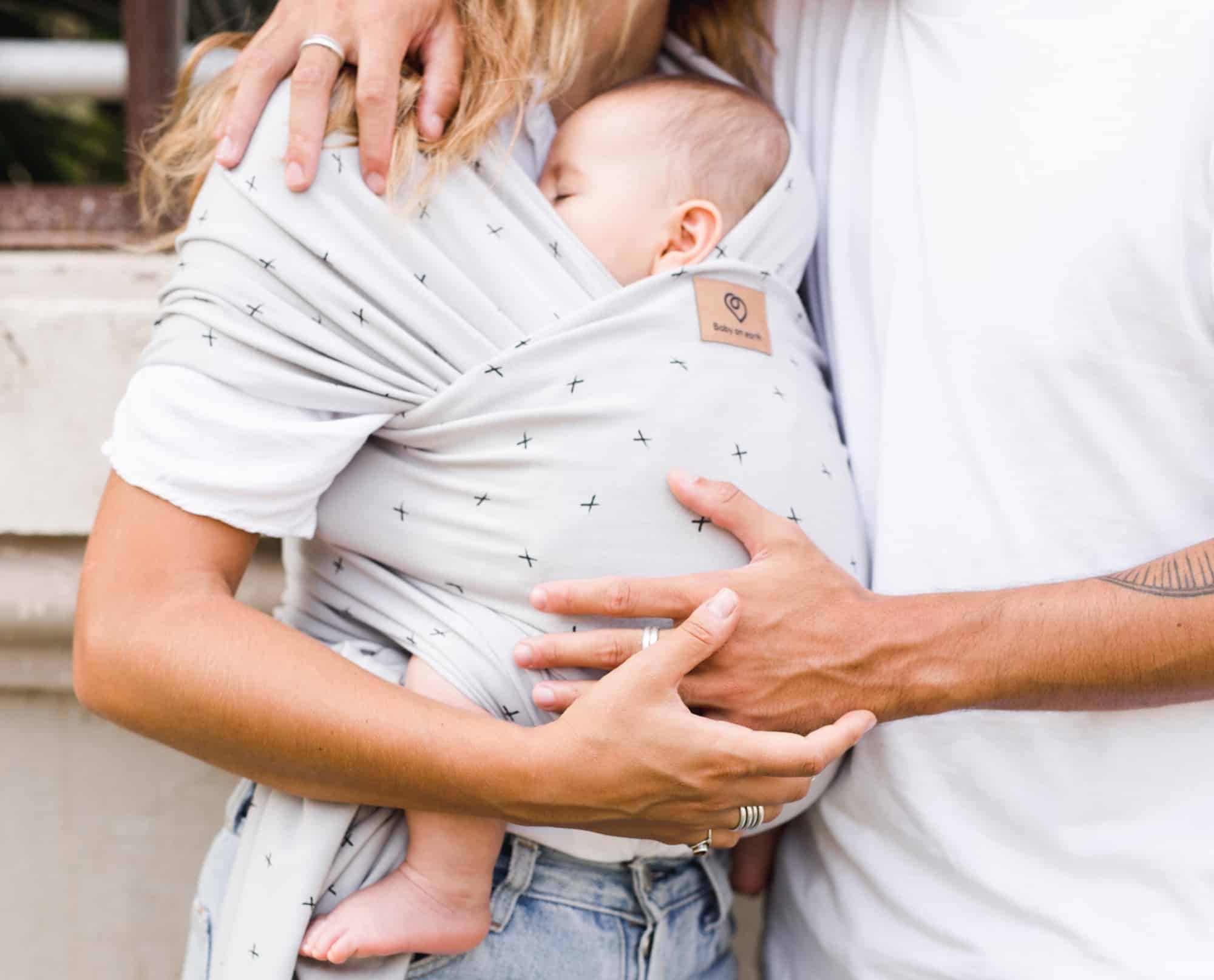 Pañuelo de porteo o mochila: ¿cuál es el mejor soporte para bebés