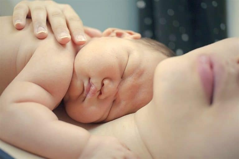 El primer mes del bebé - Criar con Sentido Común