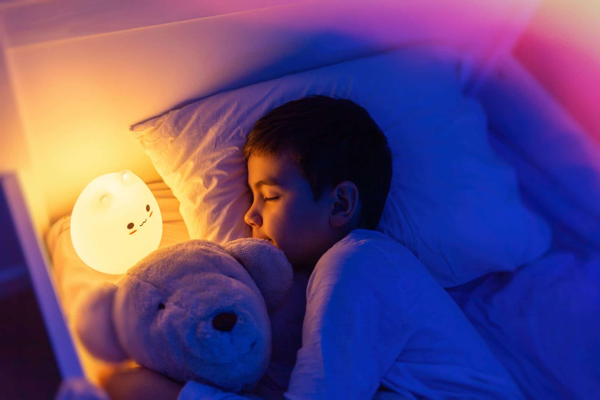 Dormir Con La Luz Encendida ¿es Bueno Criar Con Sentido Común 7405