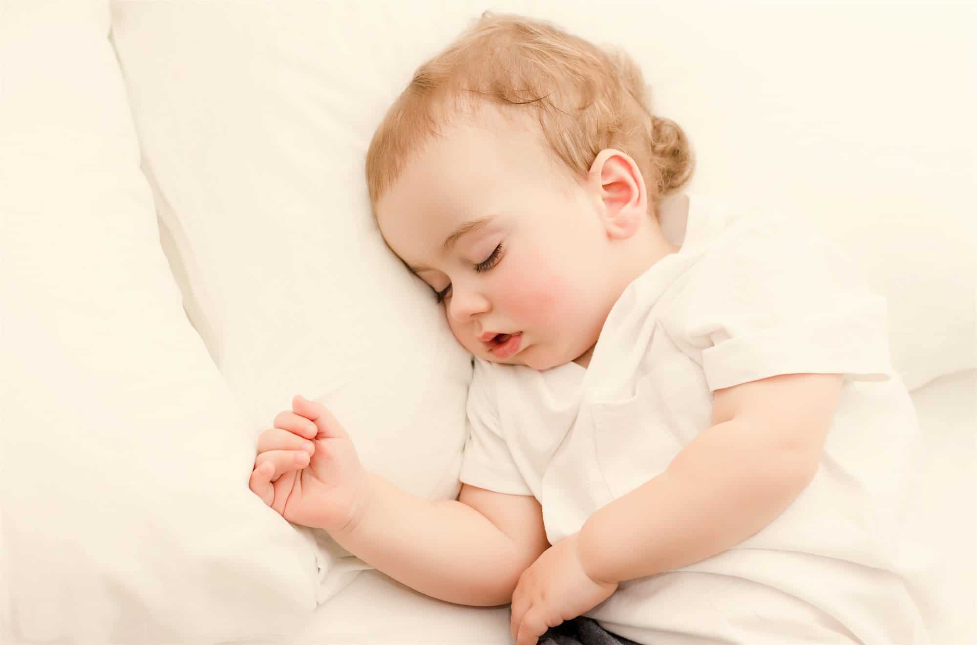 Trucos infalibles para acostumbrar al bebé a dormir solo