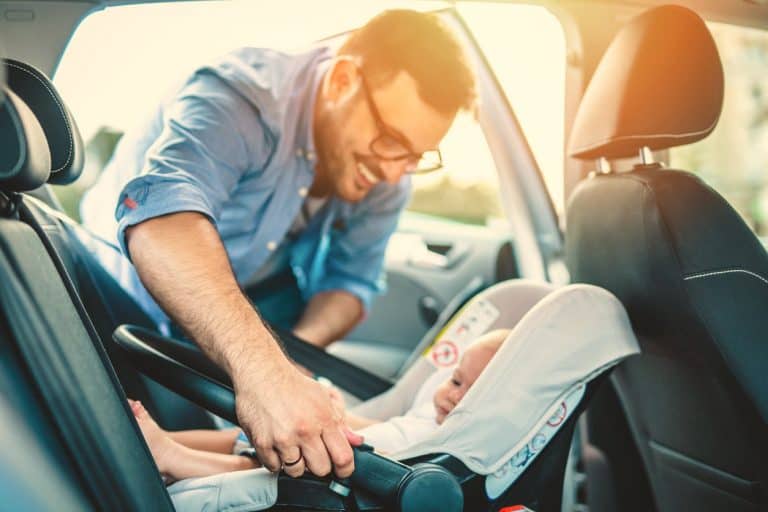 Haz que tu bebé viaje cómodo y tranquilo con una funda para silla de coche