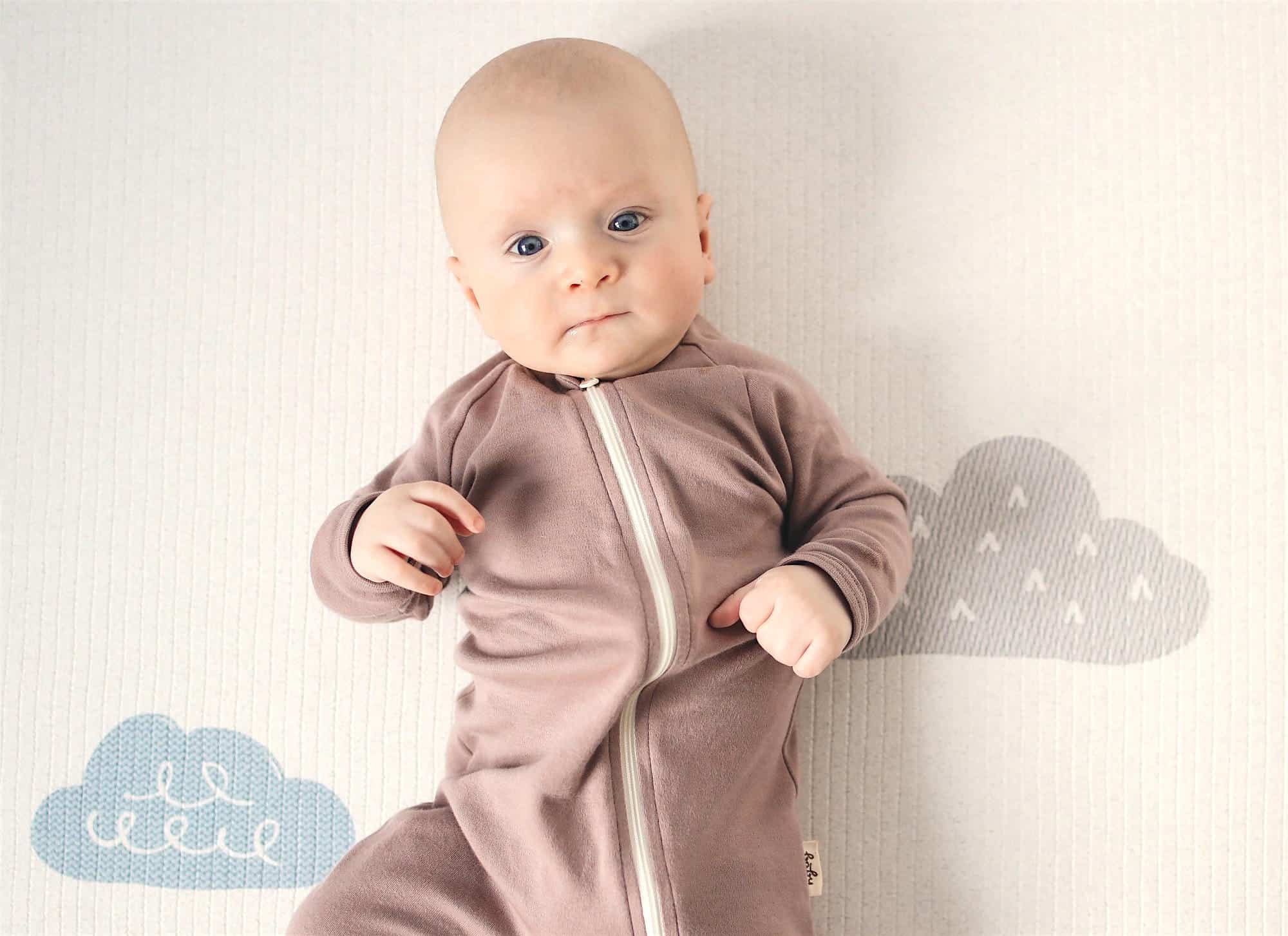 Toda la ropa de bebé que necesitas cuando tiene de 0 a 24 meses