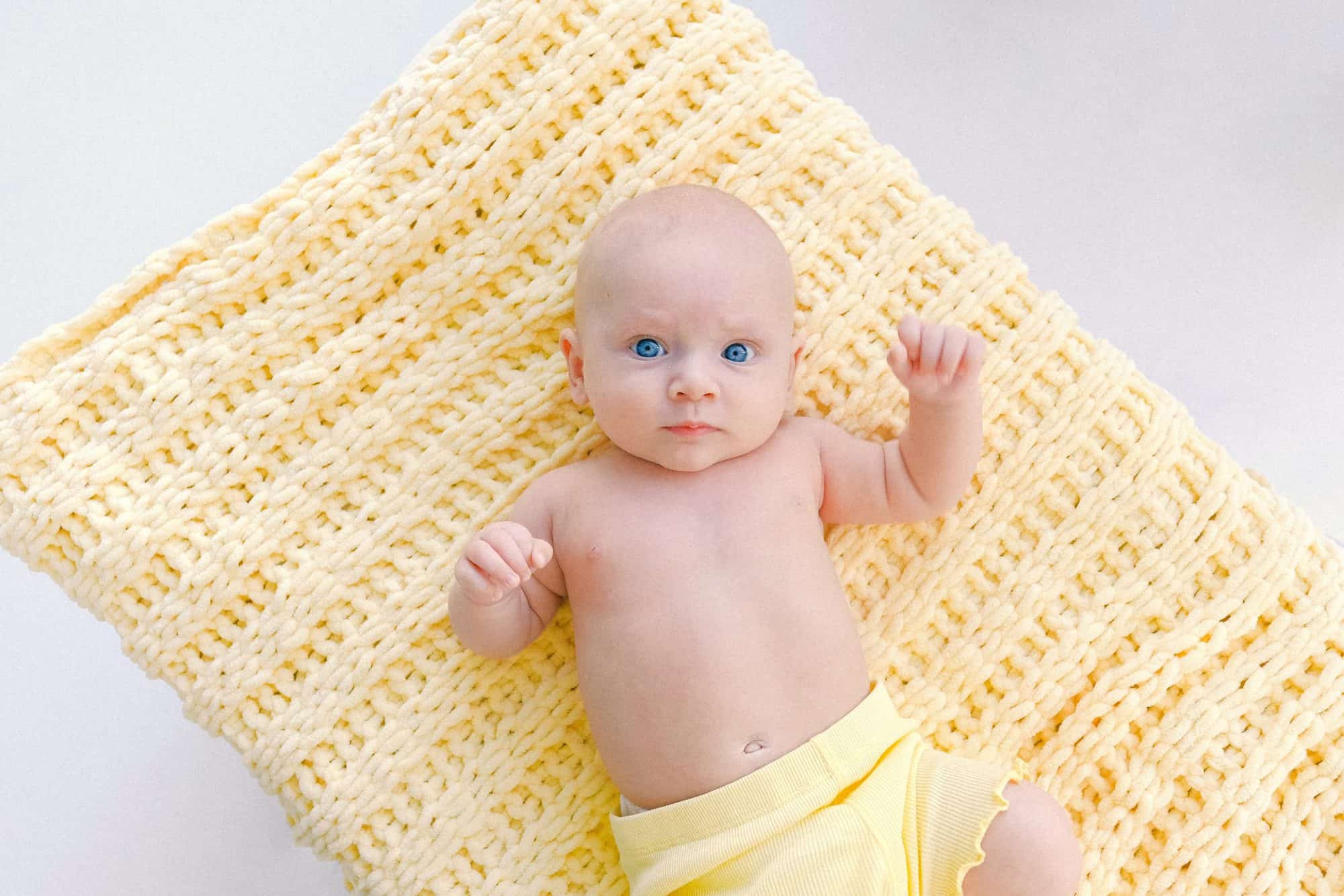 ganar Descompostura emulsión Cómo vestir a un bebé recién nacido en verano? - CSC