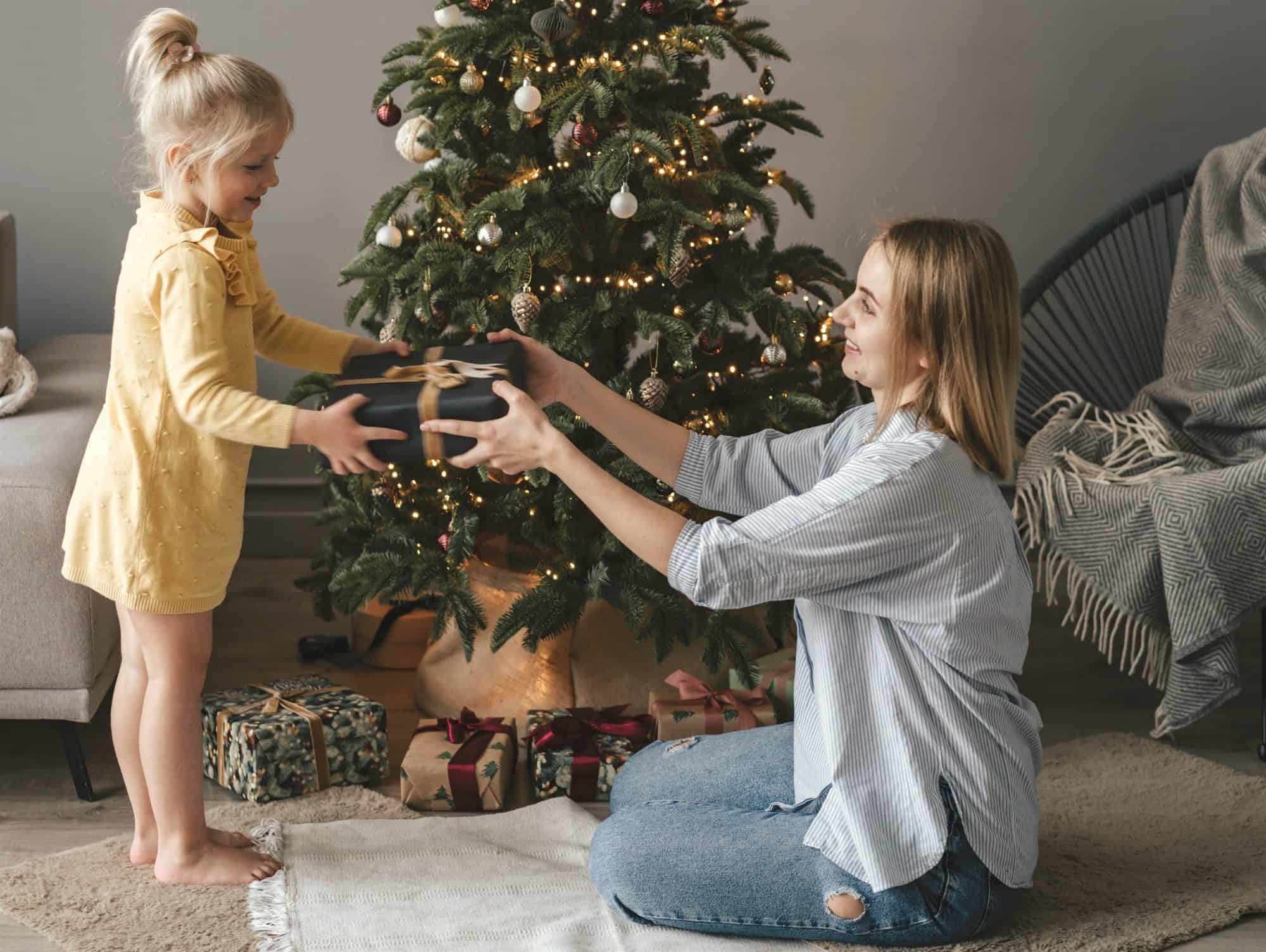 Cuántos regalos debe recibir un niño por Navidad?