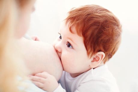 La lactancia prolongada previene la obesidad 