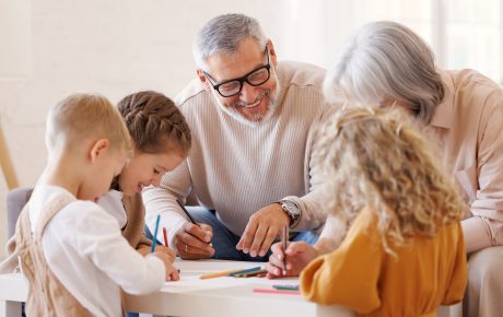 La importancia de los nietos en la vida de los abuelos