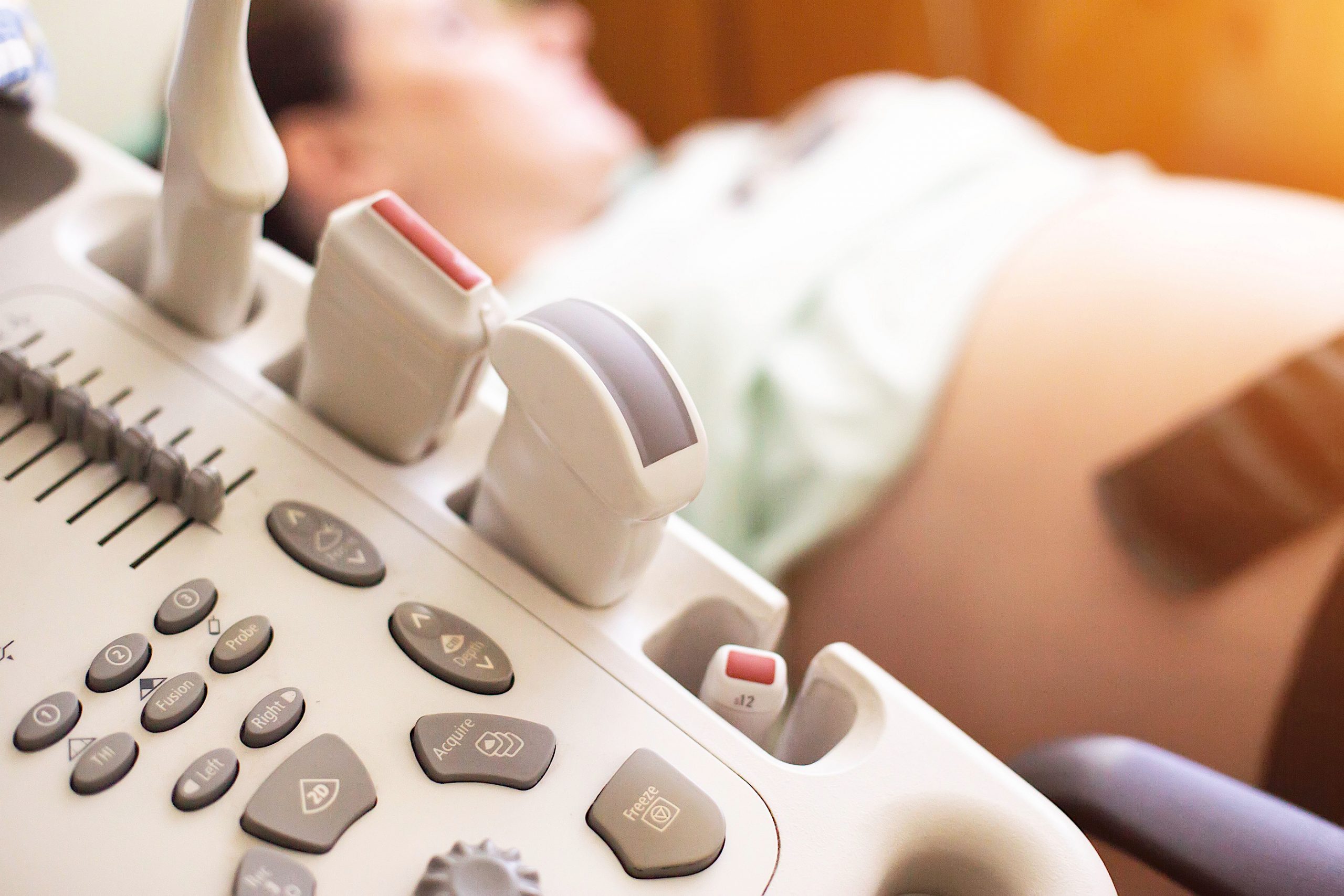Medio millar de médicos respalda que se ofrezca a la embarazadas escuchar  el latido fetal