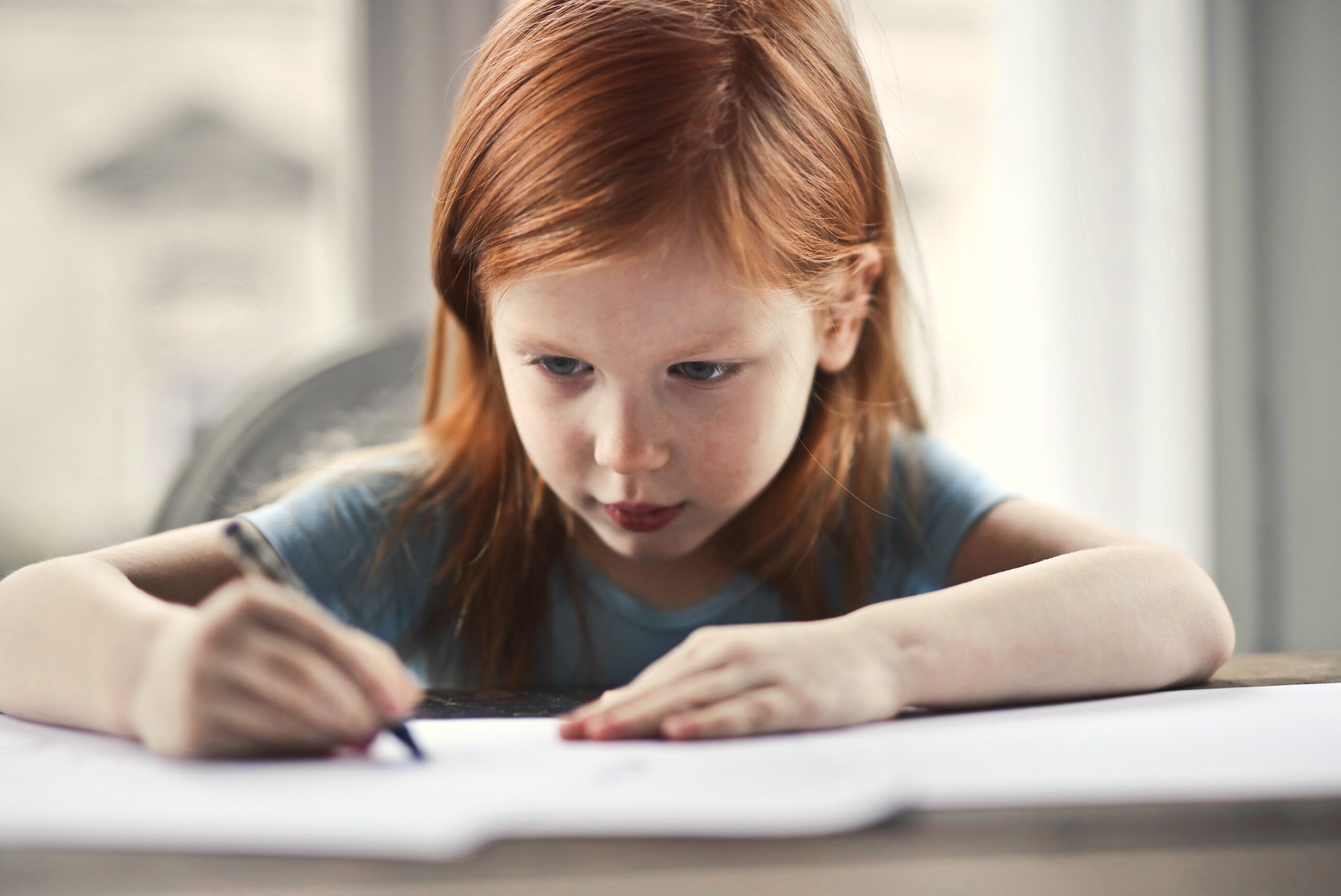 Escribir a mano mejora la memoria de los niños