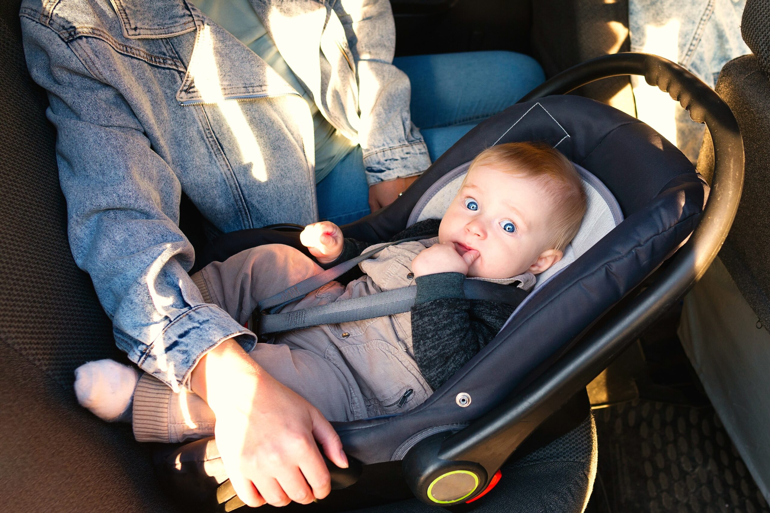 Síndrome del bebé olvidado: Empieza el calor y cualquiera puede olvidar a su bebé en el coche, según un estudio