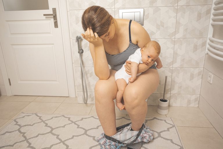 Un estudio muestra que las madres y los padres reaccionan de manera diferente a la tensión y al estrés de la crianza