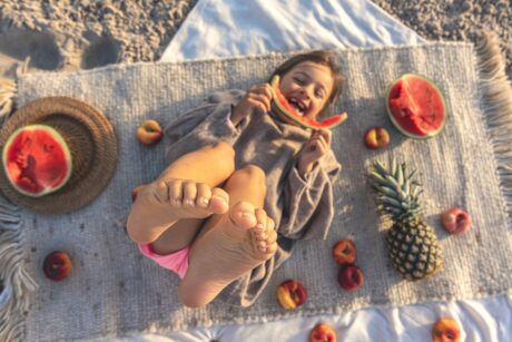 7 Meriendas rápidas y saludables que puedes dar a los niños en la playa