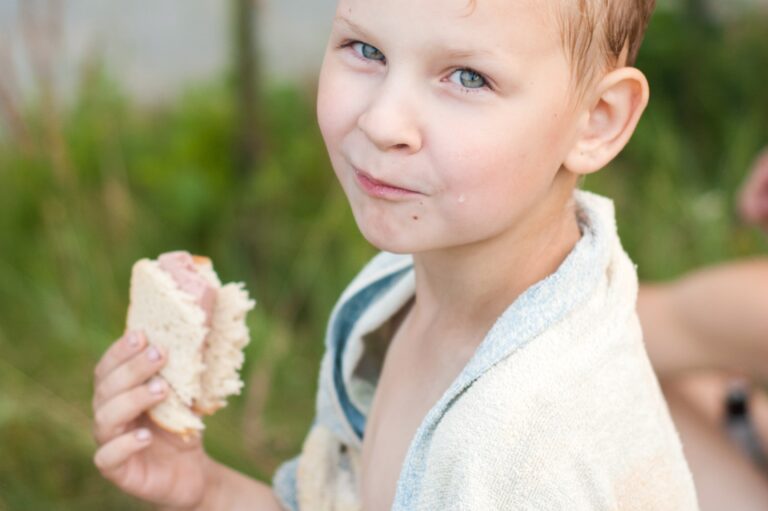 7 Meriendas rápidas y saludables que puedes dar a los niños en la playa