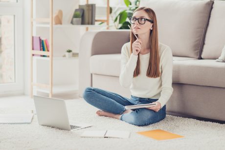 Suspenden a un niño por usar inteligencia artificial para completar un trabajo del colegio