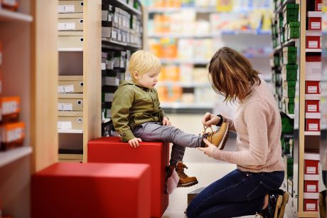 El coste de criar a un niño en España sube a 758 euros al mes, un 13% más que en 2022